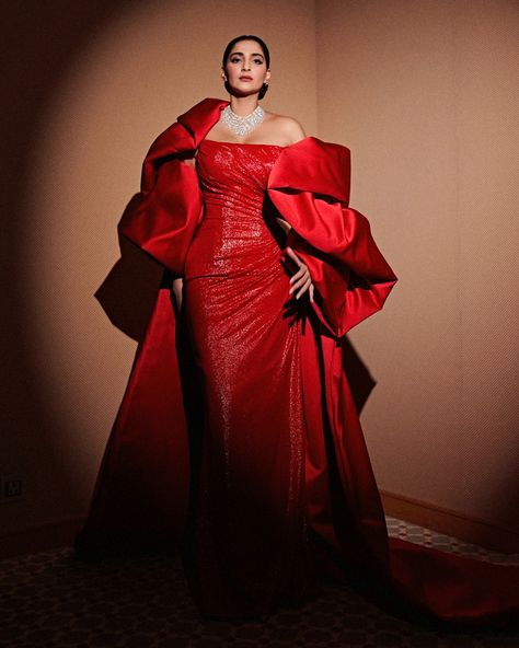 #SonamKapoor makes a grand entrance at the #RedSeaFilmFestival red carpet, wearing a custom ruby red #RamiKadi structured gown featuring a dramatic silk satin duchess cape with bell sleeves. Structured Gown, Rami Kadi, Reception Outfit, Prom Accessories, The Red Sea, Wedding Reception Dress, Pregnancy Looks, Occasion Dresses Wedding, Red Gowns