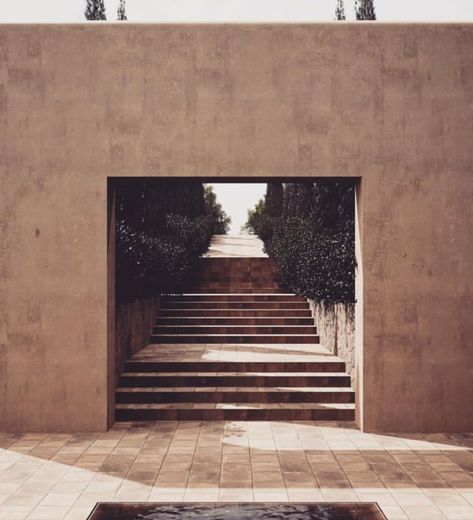 Japandi Brutalist, Japanese Brutalist Architecture, Brutalist Staircase, Stairs Exterior, Brutalist Desert Architecture, Brutalist Architecture Stairs, El Gouna, Brutalist Architecture Eastern Europe, Entrance Lobby