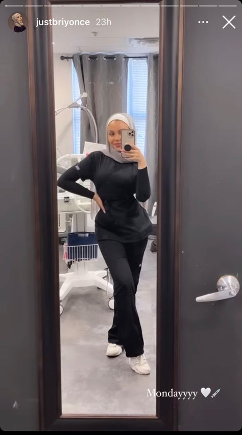 Scrubs With Hijab, Hijab Scrubs, Hijabi Doctor, Hijabi Nurse, Black Scrubs Aesthetic, Cute Nursing Outfits Scrubs, Nursing School Outfit, Nurse Outfit Scrubs, Hospital Photography