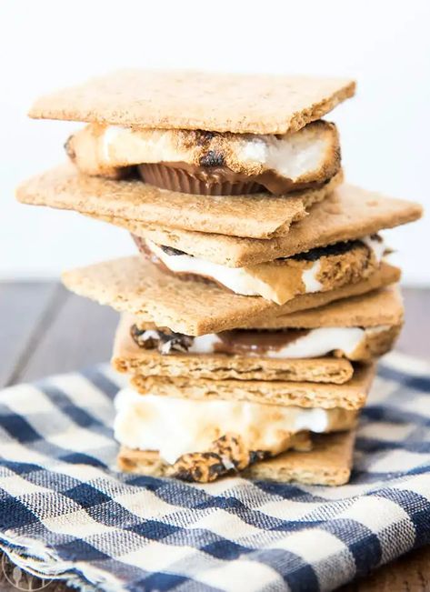 Cracker Chocolate, Peanut Butter Smores, Campfire Desserts, Smore Recipes, Chocolate Marshmallow, Chocolate Graham Crackers, Peanut Butter Cup, Lemon Meringue Pie, Reeses Peanut Butter Cups