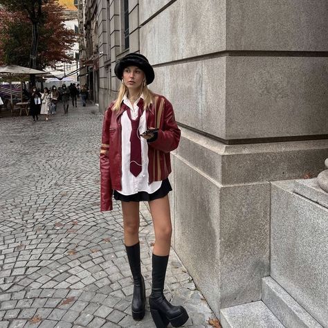 Girl In Red Concert, Neck Tie Outfit, Red Concert, Sofia Coelho, Styling Jackets, Styling Skirts, Styling Boots, Red Button Up Shirt, Tie Outfit