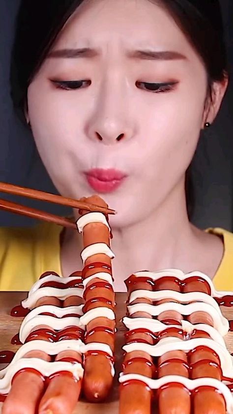 Asmer Food Korean, Chili Noodles, Mukbang Korean, Slime Asmr Food, Asmr Fancam, Food Spicy, Noodles Chicken, Chili Chili, Korean Noodles