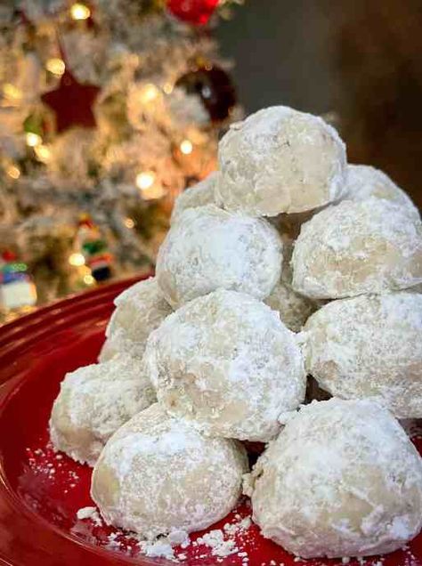 How to make Delicious Mexican Wedding Cookies - Love Always, Naomi Mexican Cookies Recipes, Mexican Wedding Cake Cookies, Mexican Wedding Cookies Recipes, Wedding Cookies Recipe, Wedding Biscuit, Mexican Wedding Cake, Mexican Cookies, Traditional Christmas Cookies, Russian Tea Cake