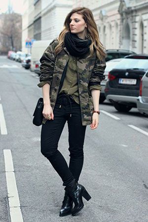 Army Jacket Women, Outfits Aesthetic Grunge, Birkenstock Outfit, Outfit 2020, Jacket Outfit Women, Perfect Fall Outfit, City Outfits, Army Jacket, Military Outfit