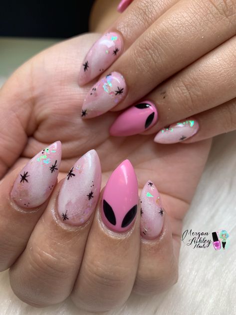 Alien Nail Art, Coachella Nails, Alien Nails, Pink Alien, Eye Nail Art, White Glitter Nails, Edgy Nails, Simple Gel Nails, Vibrant Nails