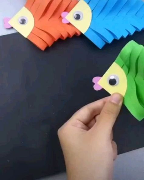 Creative Ideas on Instagram Fish Paper Craft, Aquarium Craft, Fish Activities, Fondant Figures Tutorial, Diy Preschool, Summer Camp Crafts, Preschool Arts And Crafts, Fish Crafts, Hand Crafts For Kids