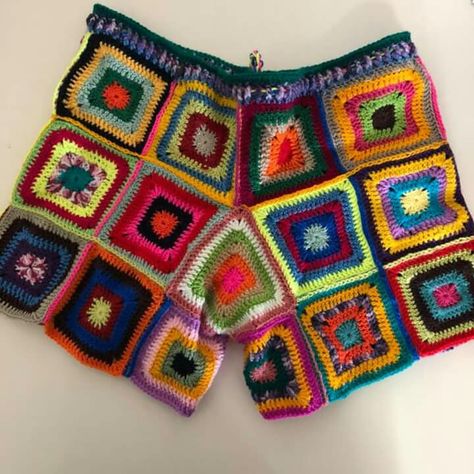 Crochet Shorts Granny Square, Granny Square Shorts, Crochet Beach Cover Up, Granny Square Sweater, Shorts Crochet, Crochet Pants, Crochet Short, Yarn Inspiration, Crochet Shorts