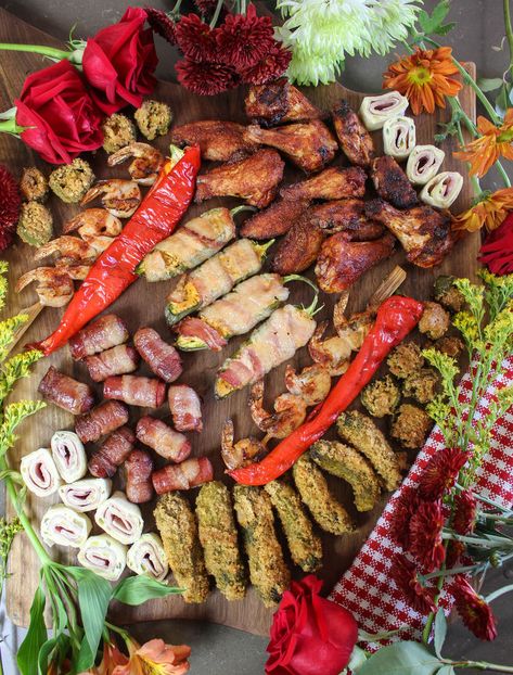 Smoked Meat Charcuterie Board, Low Carb Charcuterie, Traditional Charcuterie Board, Charcuterie Board Inspiration, 2023 Thanksgiving, Charcuterie Board Meats, Charcuterie Ideas, Griddle Recipes, Grilled Meats