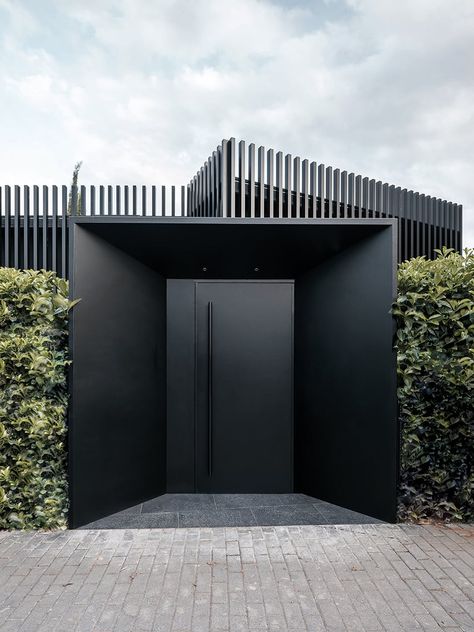 Black Architecture, Modern Entrance Door, Building Entrance, Modern Entrance, Entrance Door Design, Door Gate Design, Gate House, Entrance Design, Studio Mcgee