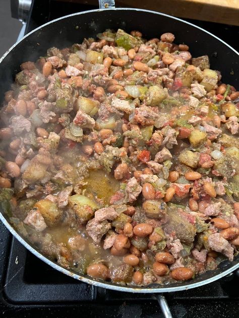 Colorado Hatch Green Chili With Pinto Beans - Easy DIY Recipes Chili With Pinto Beans, Pinto Bean Soup, Hatch Green Chili, Green Chili Pork, Green Chile Recipes, Green Chili Recipes, Pinto Bean Recipes, Green Chilis, Chile Recipes