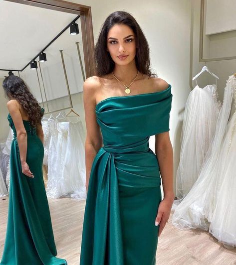 Elegant Party Dress, Green Prom, Elegant Party Dresses, Glamour Dress, Prom Dress Inspiration, Formal Party Dress, Pretty Prom Dresses, Green Prom Dress, Female Figure