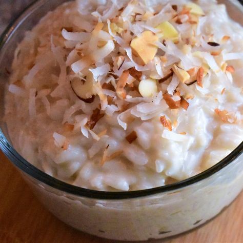 Dairy-Free Coconut Rice Pudding Coconut Rice Pudding Recipe, Dairy Free Rice Pudding, Coconut Milk Rice Pudding, Rice Puddings, Coconut Cakes, Coconut Milk Rice, Coconut Rice Pudding, Raw Treats, Creamed Rice