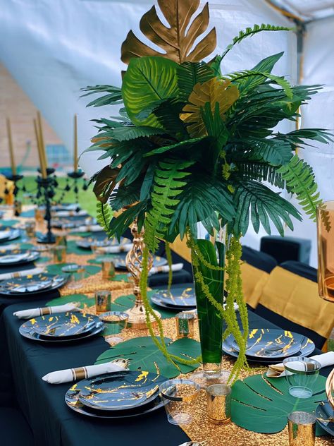 Africa Theme Party Centerpieces, African Theme Birthday Party Ideas, African Safari Party Decorations, Safari Event Decor, Jungle Dinner Party, Carribean Party Decorations, Caribbean Theme Party Decorations, African Decorations Party, African Centerpieces Ideas