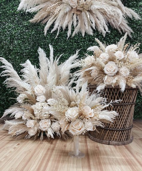 Pampas With White Flowers, Pampas And Roses Centerpiece, Neutral Flowers Wedding, Pampas Flower Arrangement, Boho Wedding Ideas, White Flowers Wedding, Boho Wedding Arch, Neutral Wedding Decor, 25th Wedding Anniversary Party