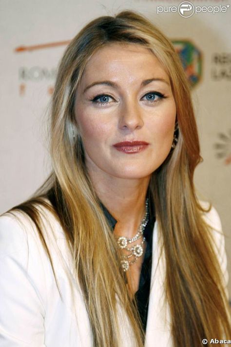 Louise Lombard as Sofia Curtis (CSI : Las Vegas) Louise Lombard, Csi Vegas, Csi Las Vegas, British Celebrities, Beauty Forever, Acting Career, English Actresses, Head Hair, Celebrity Pictures