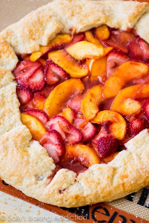 Peaches And Strawberries, Fruit Pizza Bar, Peach Tart, Galette Recipe, Sally's Baking, Peach Recipe, Juicy Fruit, Tart Recipes, Strawberry Recipes