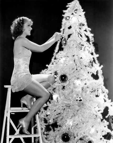 vintage everyday: 30 Vintage Hollywood Starlet Christmas Pin-up Photos Pin Up Photos, White Pictures, A White Christmas, Christmas Pins, Christmas Past, Vintage Christmas Tree, Christmas Is Coming, Vintage Hollywood, Vintage Holiday