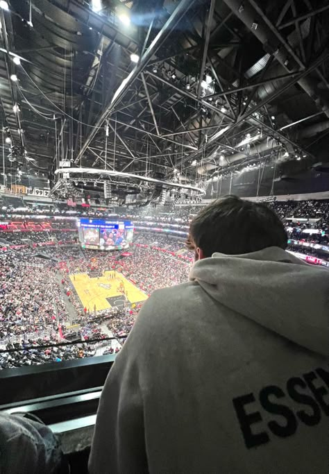 Couples At Basketball Game, Basketball Match Aesthetic, Athletic Boyfriend Aesthetic, Basketball Bf Aesthetic, Basketball Boyfriend Goals, Basketball Boys Aesthetic, Basketball Boyfriend Aesthetic, Basketball Boy Aesthetic, Couple Playing Basketball