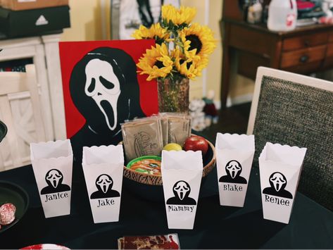 Scream Party, Hippy Party, Horror Themed Party, Movie Birthday Party, Hippie Party, Movie Birthday, Scream Movie, Birthday Party For Teens, Pretty Birthday Cakes