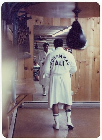 Muhammad ali 1978 deer lake robe Boxing Workout Routine, Muhammad Ali Boxing, محمد علي, Boxing Images, Boxe Thai, Mohamed Ali, Muhammed Ali, Boxing Posters, Boxing History