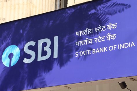 The State Bank of India (SBI), the country’s largest private lender, has designed a policy to fund lab-created diamond manufacturers in what may prove to be a major step forward for the emerging industry. Sbi Po, Interest Rates, Bank Of India, Personal Loans, News Website, Financial Institutions, Job Opportunities, Supreme Court, Business News