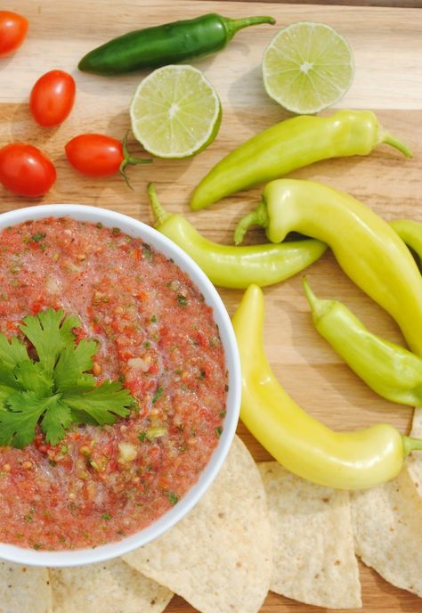 Easy Banana Pepper Salsa Banana Pepper Salsa, Fresh Banana Peppers, Banana Pepper Recipe, Pepper Salsa Recipe, Garden Salsa Recipe, Hot Banana, Recipes With Banana Peppers, Hot Banana Peppers, Hot Pepper Recipes