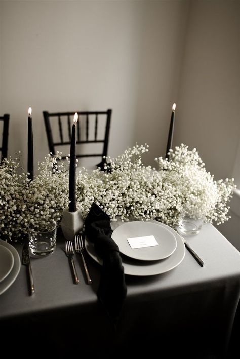 Monochromatic Wedding, Tafel Decor, Moody Wedding, Black White Wedding, Baby's Breath, Wedding Mood, Stone House, Black Wedding, Wedding Florist