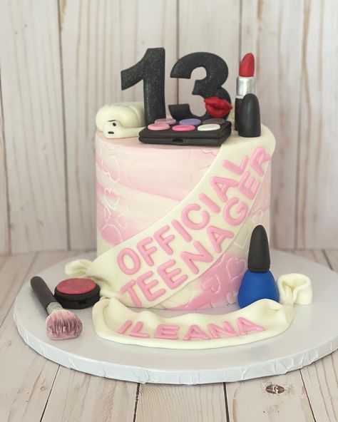 13th Birthday Party Ideas For Teens, Sleepover Cake, Cakes For Teenagers, 14th Birthday Cakes, Teen Cakes, 13 Birthday Cake