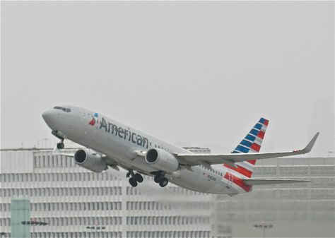 New American Airlines at LAX. @Jean Loang Louis Delezenne Logo Jet, Airlines Logo, American Air, Airline Logo, Air Lines, Boeing 737, American Airlines, In Flight, Flight Attendant