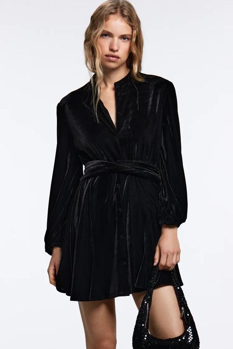 Zara Velvet Dress, Velvet Dresses Outfit, Outfit Western, Wrap Dress Styles, Velvet Dresses, Printed Tunic Dress, Waistcoat Dress, Velvet Mini Dress, Striped Knit Dress