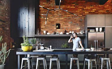 Rain or shine, this Blue Mountains cottage radiates warmth thanks to bold colours and playful vintage finds. Tour the lovingly renovated turn-of-the-century weatherboard cottage here. Industrial Warehouse Home, Concrete Kitchen Floor, Exposed Brick Kitchen, Warehouse Kitchen, Brick Ideas, Loft Style Apartment, Warehouse Living, Warehouse Home, Gravity Home