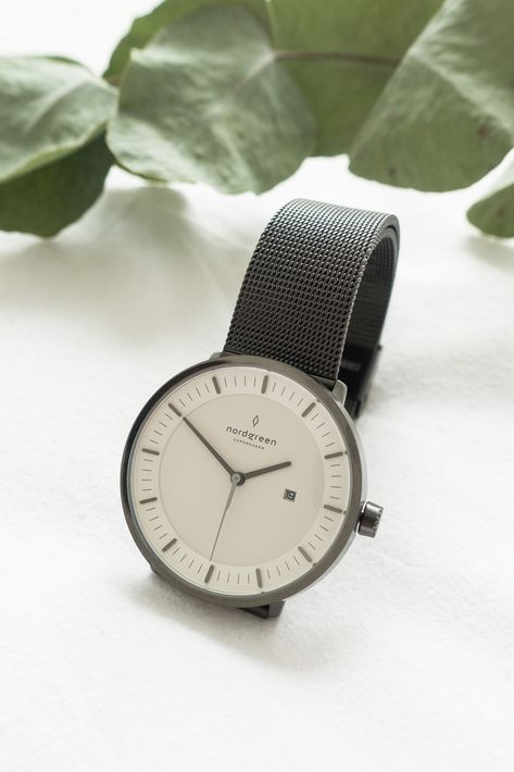 Modern Watches For Workwear, Minimalist Automatic Watches For Everyday, Luxury Leather Minimalist Watches, Luxury Minimalist Leather Watches, Minimalist Watches With Polished Finish, Round Dial, Bauhaus Watch, Minimal Watch, Mens Sport Watches, Minimal Classic