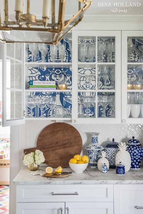 The Chinoiserie Kitchen Chinoiserie Kitchen, Glass Kitchen Cabinets, Glass Shelves Kitchen, Wallpaper Shelves, Blue White Decor, New Kitchen Cabinets, Chinoiserie Chic, Diy Kitchen Cabinets, Upper Cabinets