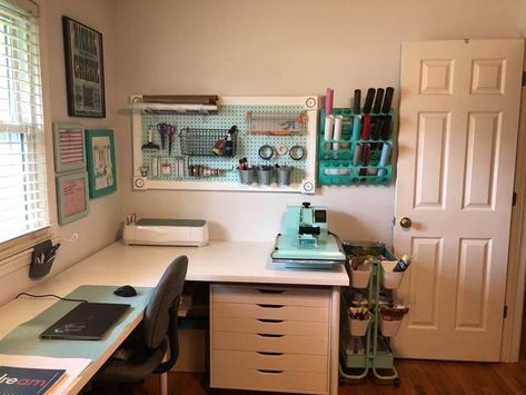 Heat Press And Cricut Table, Cricut And Heat Press Desk, Mint Craft Room, Craft Room With Heat Press, Heat Press Room Ideas, Cricut Setups, Ikea Cricut Craft Room, Craft Room Heat Press Organization, Sublimation Desk Setup