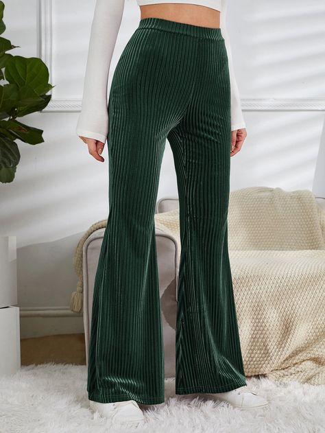 SHEIN EZwear High Waist Flare Leg Velvet Pants | SHEIN USA Green Outfits For Women, Dark Green Pants, Formal Chic, Casual Attire For Women, Ladies Blouse Designs, Velvet Trousers, Legging Outfits, Flare Leg Pants, Green Outfit