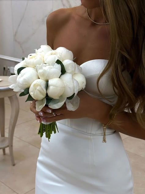 Tulip Bridal Bouquet, Bride Bouquets White, Elegant Bridal Bouquets, Brides Flowers Bouquet, White Peonies Bouquet, Small Bridal Bouquets, Small Wedding Bouquets, Elegant Wedding Bouquets, Simple Wedding Bouquets