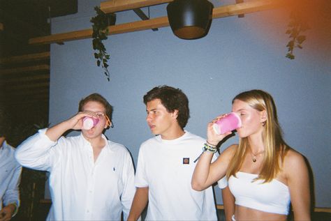 Film Friends, Disposable Cameras, Pretty Mess, Twenty Twenty, Retro Pictures, Film Pictures, Film Photos, Disposable Camera, Twenty Four