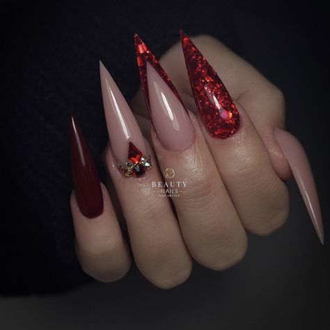 Ruby Nails, Red Stiletto Nails, Paznokcie Hello Kitty, Stilleto Nails Designs, Red Nails Glitter, Nail Designs Ideas, Unghie Nail Art, Red Acrylic Nails, Stiletto Nails Designs