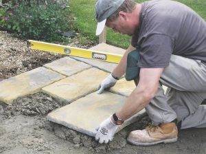 Planning Permission for Paving My Garden or Driveway? Laying Paving Slabs, Laying A Patio, Concrete Paving Slabs, Shed With Loft, Patio Paving, Pit Bbq, Permeable Paving, Paving Pattern, Limestone Paving