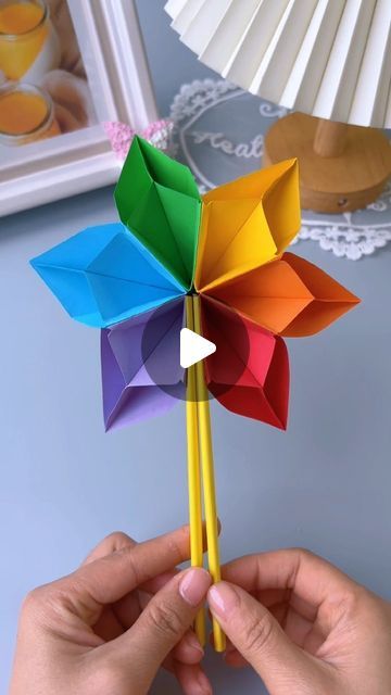 Diy Paper Folding Crafts, Easy Toys To Make For Kids, Kid Paper Crafts, Paper Folding Crafts For Kids, Cute Origami Easy, Easy Diy Toys, Origami Flowers Easy, Quick Crafts For Kids, Origami House