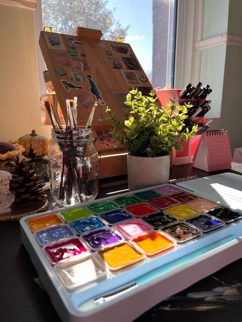 Desk Station, Painting Desk, Pinterest Contest, Painting Gouache, Painter Painting, Gouache Art, Work Station, Work Desk, Art Aesthetic