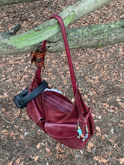 Big Slouchy Bag, Big Shoulder Bag Outfit, Red Leather Bag Aesthetic, Red Slouchy Bag, Red Handbag Aesthetic, Red Leather Handbag, Slouchy Bag Outfit, Slouchy Leather Bag, Red Leather Bag Outfit