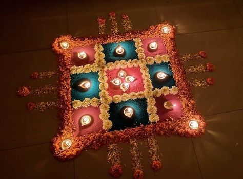 Rangoli And Flower Designs, Diwali Decorations Mandir, Rangoli Designs By Flowers, Flower Rangoli Aesthetic, दिवाली Decoration Ideas, Rangoli Designs For Festivals, Rangoli Designs Aesthetic Easy, Diwali Flowers Rangoli, Flower Decoration Diwali