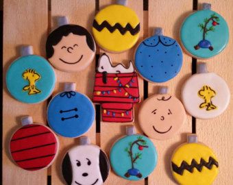 Charlie Brown and the Peanuts Gang!  Celebrate the 50th Anniversary with cookies! Butter Sugar Cookies, Peanuts Christmas, Charlie Brown Christmas, Xmas Cookies, Christmas Cookies Decorated, Christmas Sugar Cookies, Pretty Cookies, Creative Cookies, Fancy Cookies