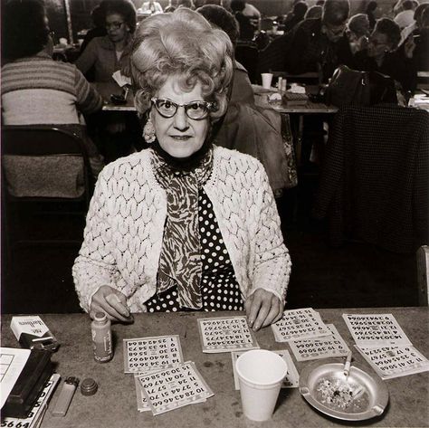 Bingo Player, Saint Casimer's Church Hall, 1979. ELINOR CAHN: "EAST BALTIMORE DOCUMENTARY SURVEY PROJECT" Funny Family Photos, Bingo Night, Robert Redford, Old Woman, Family Humor, Clint Eastwood, Vintage Photographs, Big Hair, The Table