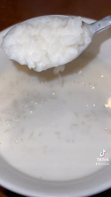 TheSulas on Instagram: "Sua Alaisa 🍚 (Samoan style rice pudding) 🍚What you’ll need🍚 1 & 1/2 cups of washed white rice Highlander milk OR 1 Cup of brown or white sugar 1 can of coconut milk OR coconut cream A big pot Milk Water Citrus leaves (optional) Vanilla essence 🍚Method🍚 Fill your pot 3/4 of the way up with half and half water and milk Add in washed rice Add in a splash of vanilla essence Add in either sugar OR highlander milk Place on stove on a high heat to boil If using citrus Rice With Milk, Rice And Milk, Citrus Leaves, Samoan Food, Rice Milk, Coffee Cream, Rice Pudding, Half And Half, Vanilla Essence