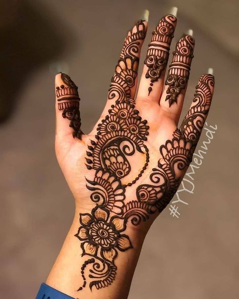 Mehndi Designs Finger, Henna Hand Designs, Indian Henna Designs, Bagh Print, Easy Mehndi Designs, Henne Tattoo, Front Mehndi Design, Simple Mehendi Designs, Indian Mehndi Designs