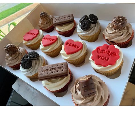 1 Year Anniversary Cupcakes, Boyfriend Cupcakes, Anniversary Cupcakes Ideas, Anniversary Cupcake Ideas Couple, Cupcake Cakes Anniversary, Happy Anniversary Cupcakes, Bf Gift, Anniversary Cupcakes, Happy Anniversary My Love