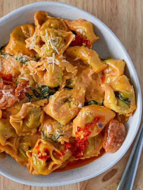 One Pot Creamy Tomato Tortellini Recipe | Simple Home Edit Ricotta Tortellini Recipes, Spinach And Ricotta Tortellini, Ricotta Tortellini, Creamy Tomato Tortellini, Ricotta Cream, Tomato Tortellini, Tortellini Recipe, Pork Pasta, Recipe Spinach