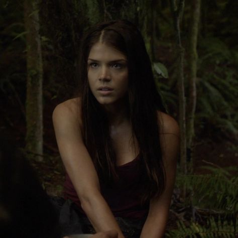 Diana Dixon, Maze Runner Fanfiction, Mandalorian Aesthetic, Supernatural Aesthetic, The 100 Characters, Octavia Blake, Character Profiles, Marie Avgeropoulos, James Dashner